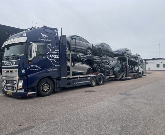MC Transport autotransporter med biler og materiel til professionel bjærgning og fritrækning