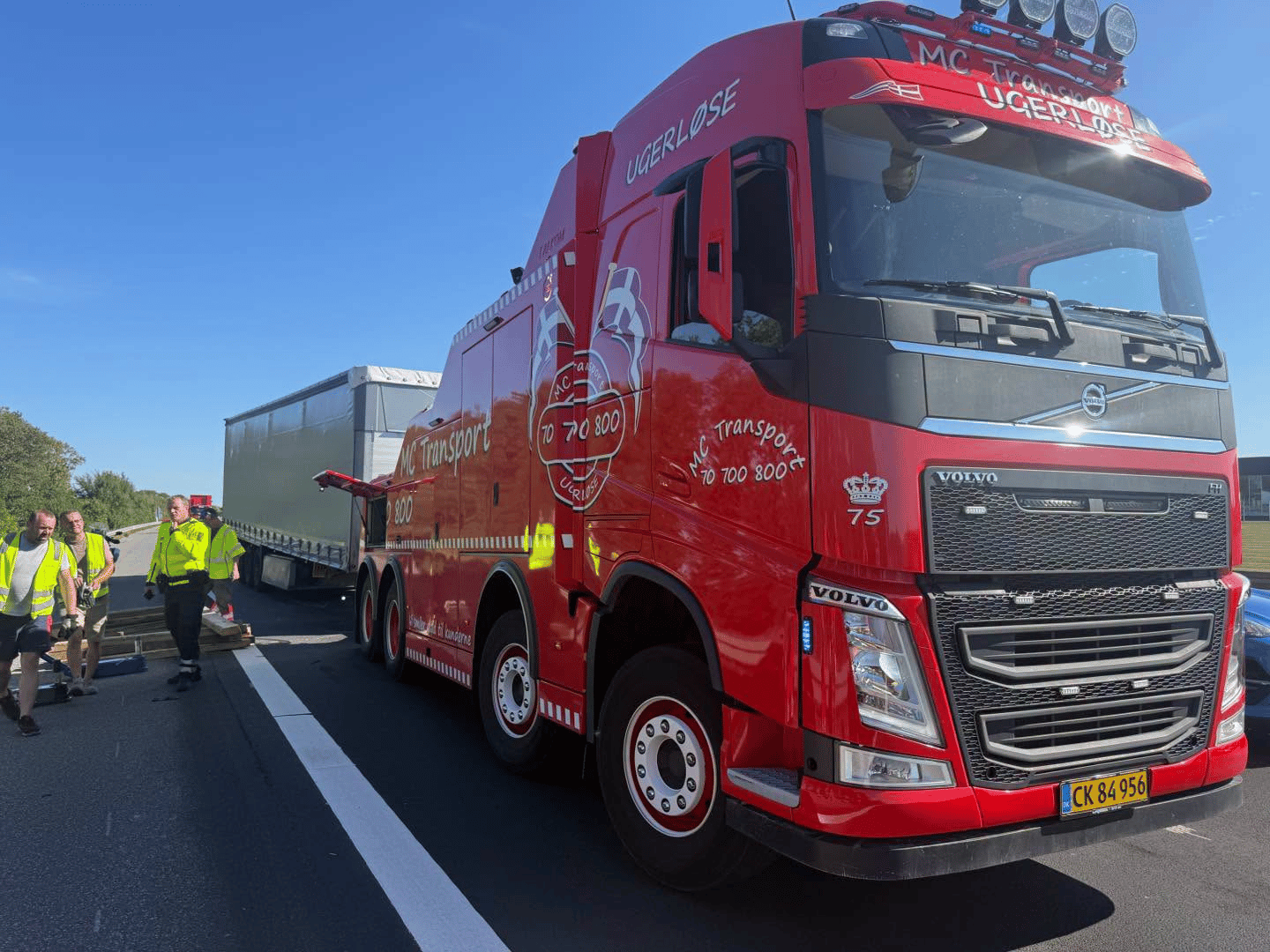 Professionel bjærgning med Scania R660 & Uni Man 4x4 - MC Transport vognpark og døgnservice