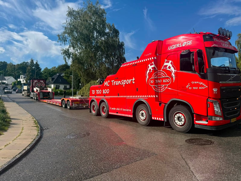 MC Transport rød bjærgningsvogn med blokvogn